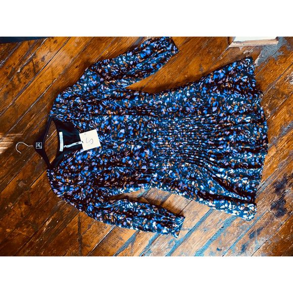 Marie Oliver NWT Vera Pleated Dress, Electric Flurry, Size Small, MSRP $398 - Picture 14 of 16